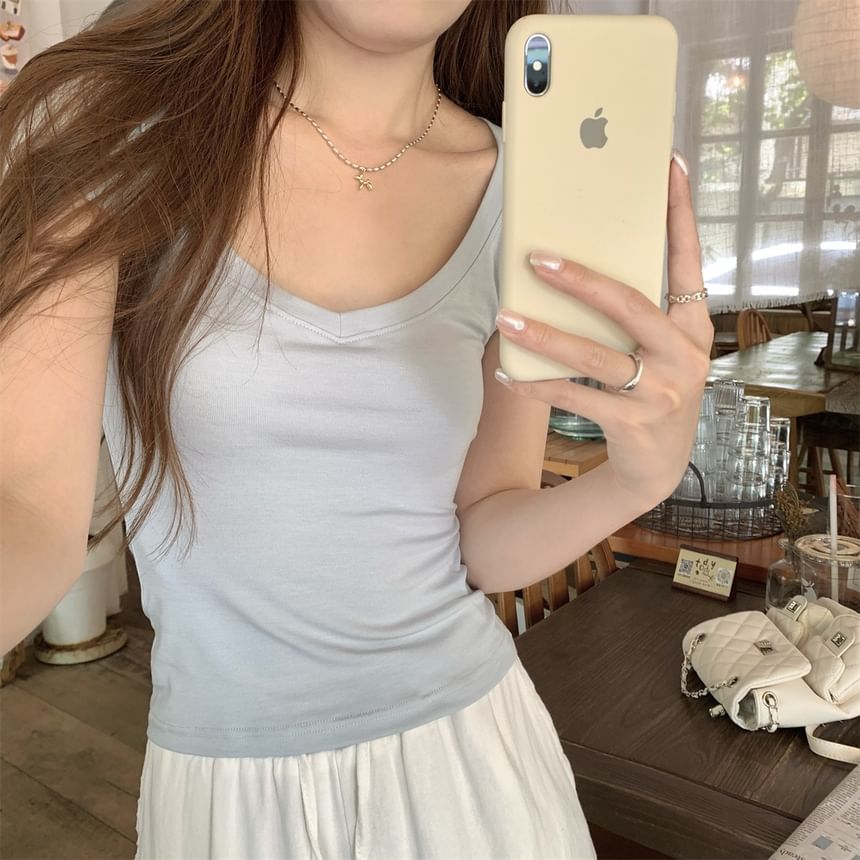 Basic V-Neck Tee