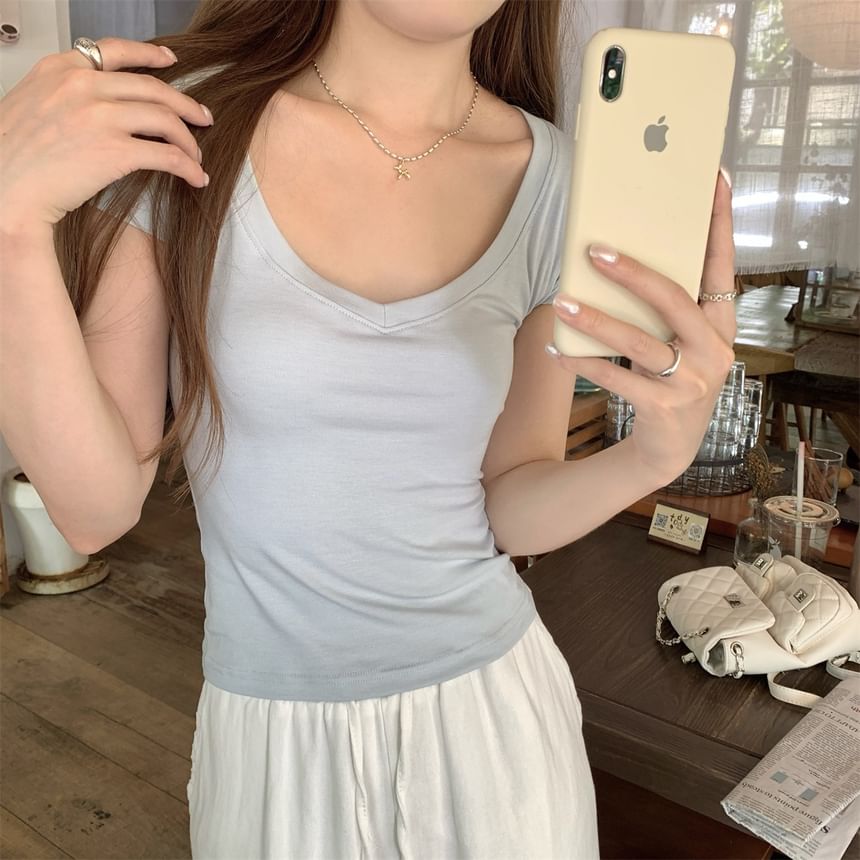 Basic V-Neck Tee