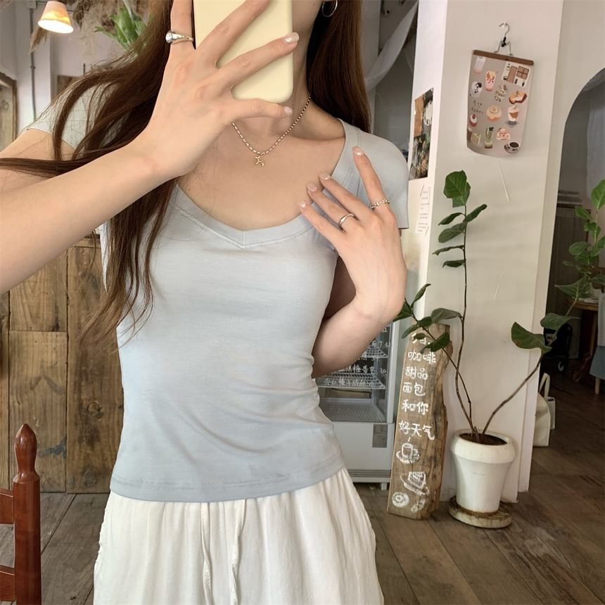 Basic V-Neck Tee