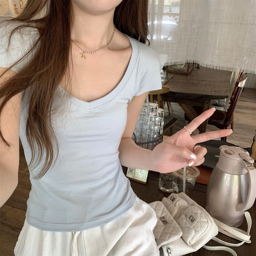 Basic V-Neck Tee