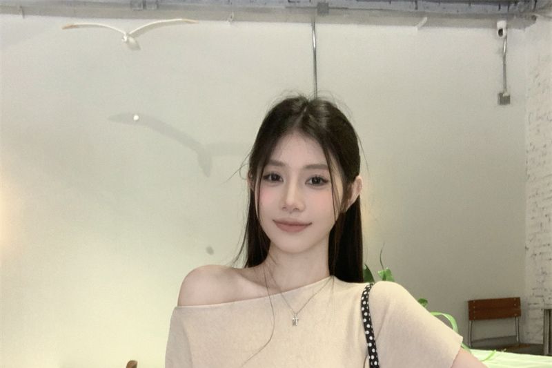 Short Off-Shoulder Knit Top