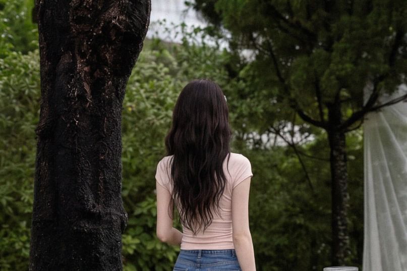 Slim V-Neck Crop Tee