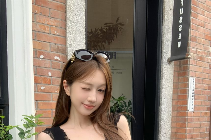 Lace Panel V-Neck Crop Tank