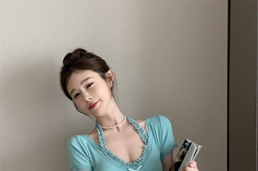 Lace Trim Halter V-Neck Crop Tee