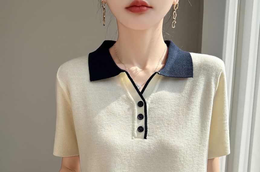 Two-Tone Button Collared Knit Short Sleeve Top