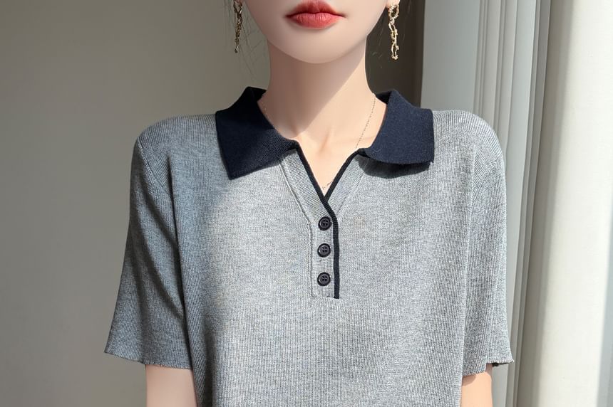 Two-Tone Button Collared Knit Short Sleeve Top