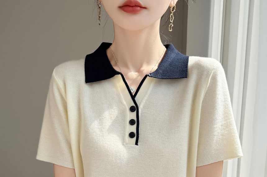 Two-Tone Button Collared Knit Short Sleeve Top