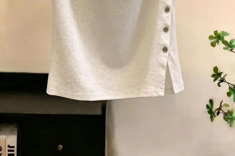 Side Button Crewneck Short Sleeve Crop Tee