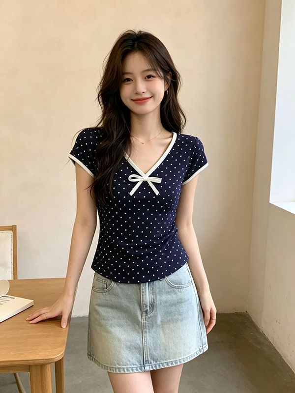 Polka Dot V-Neck Short Sleeve Crop Tee