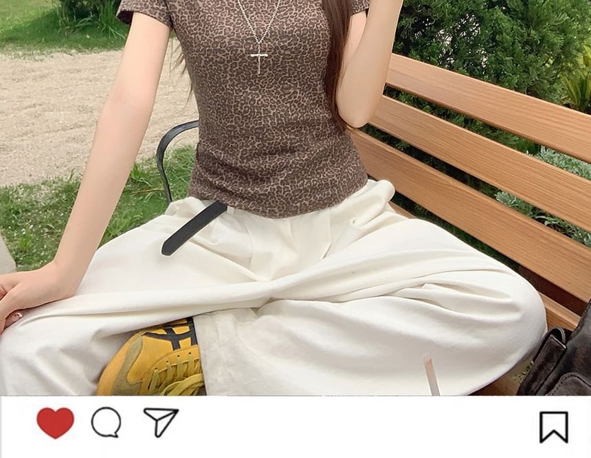 Leopard Print Crewneck Crop Tee