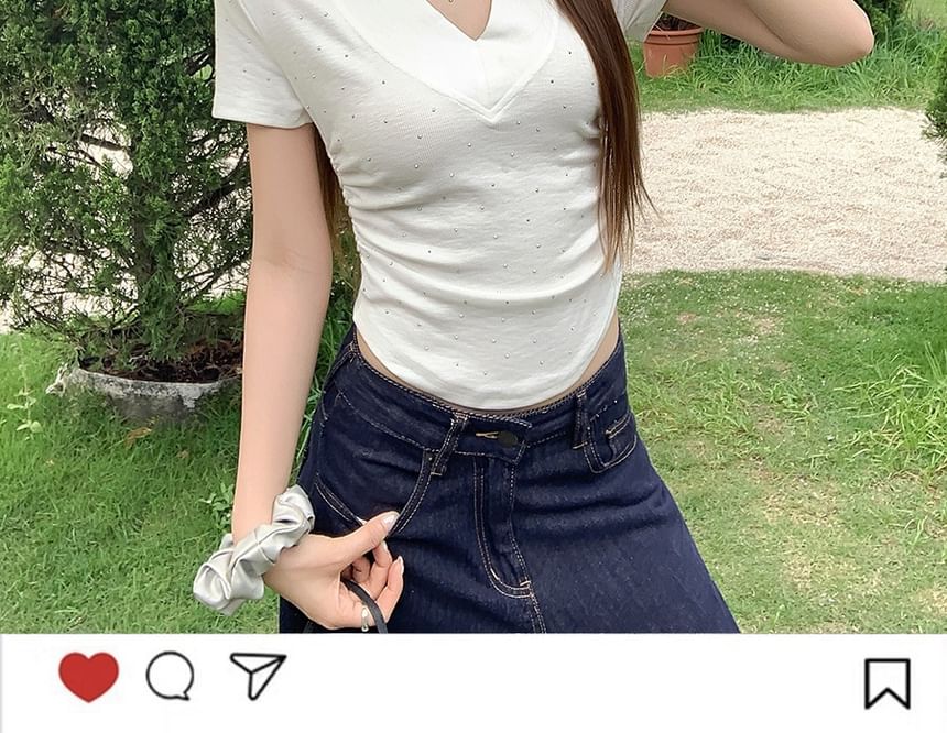V-Neck Short Sleeve Crop Tee