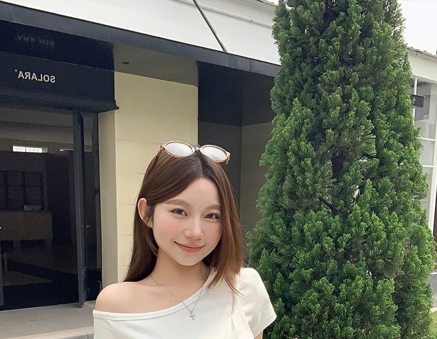Off-Shoulder Mini Tee Plain Crop