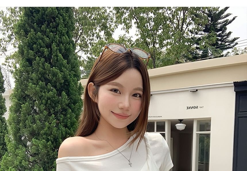Off-Shoulder Mini Tee Plain Crop