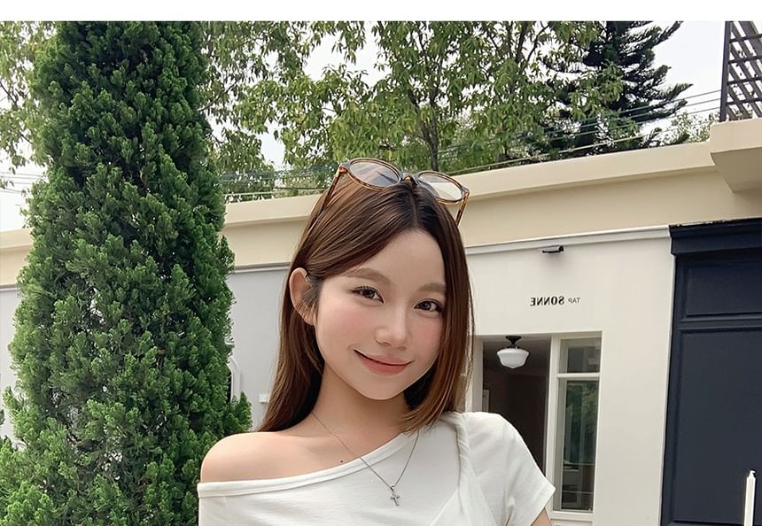 Off-Shoulder Mini Tee Plain Crop