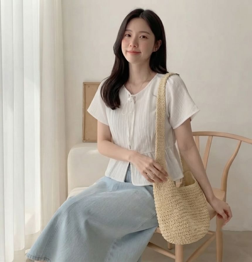 Bow-Accented Short-Sleeved Plain Blouse