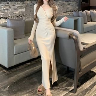 V Neck Long-Sleeved Maxi Dress