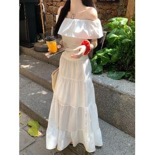 Off-Shoulder Fitted Crop Top Paired with Elasticized Tiered Maxi A-Line Skirt