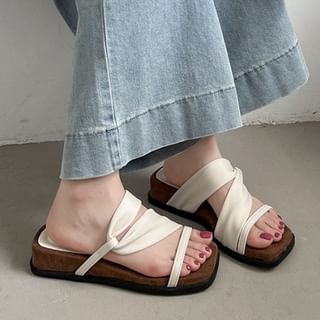 Square Toe Strappy Flat Sandals