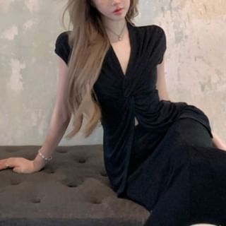 Sleeveless V-Neck Twist Slit Top & High Rise Fishtail Maxi Skirt