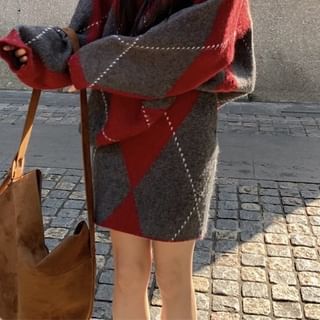 V-Neck Argyle Sweater / Plaid Mini Skirt
