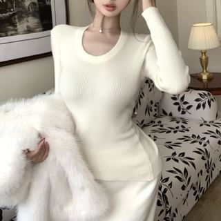Faux Fur Vest / Long-Sleeve Knit Top / High Rise Side-Slit Maxi Pencil Skirt