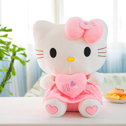 Poupée en peluche rose avec un chat et un cœur