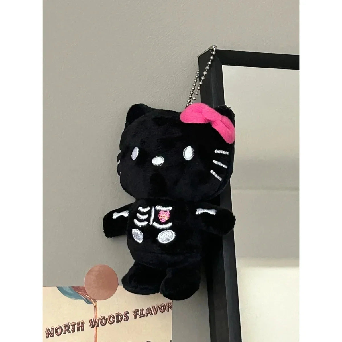 Porte-clés en peluche squelette de chat noir