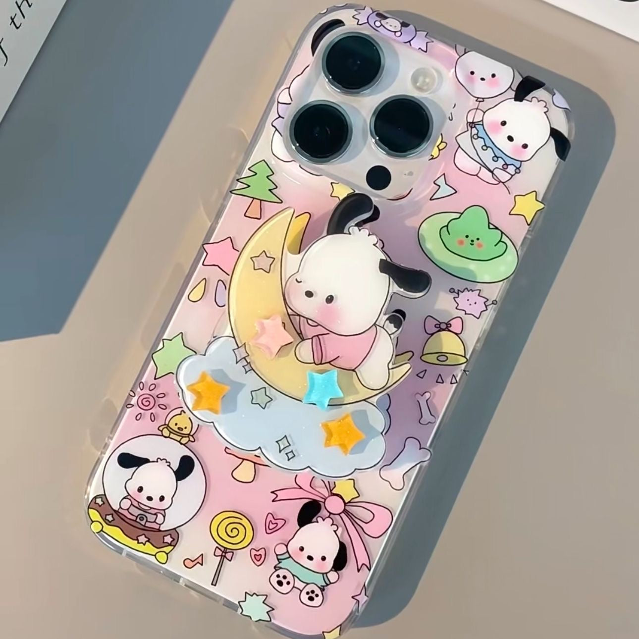 Pocha mit Mond-Telefonhülle