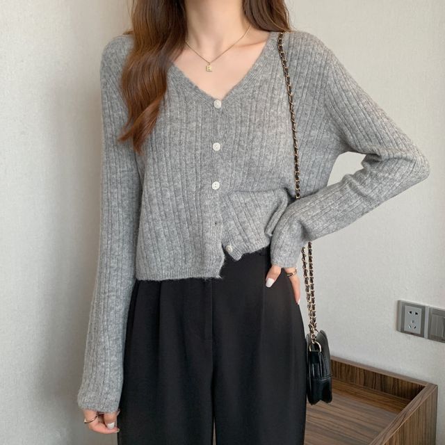 Long-Sleeve V-Neck Solid Crop Sweater