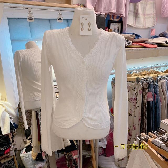 Cable Knit V-Neck Oversized Cardigan and Lace Top