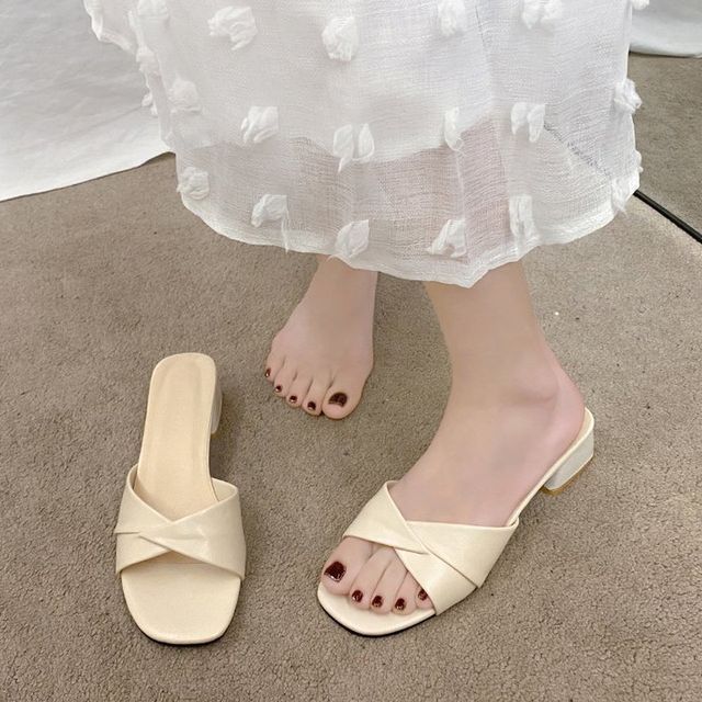 Chunky Knot Slide Sandals