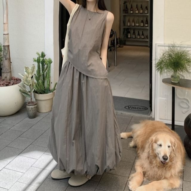 Round Neck Sleeveless Tee with Maxi A-Line Skirt