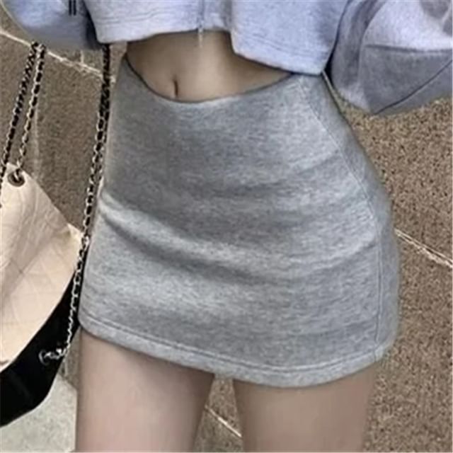 Sleek Solid Pencil Skirt with Mid Waist