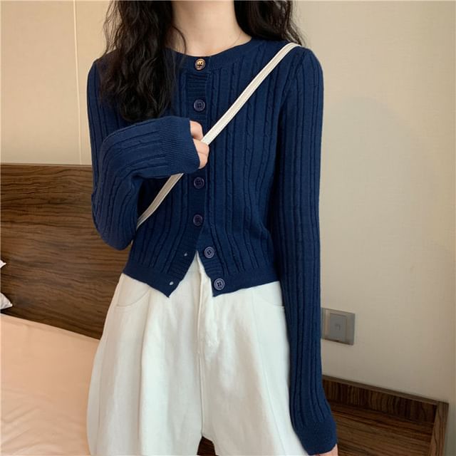 Round Neck Solid Cable Knit Cropped Sweater