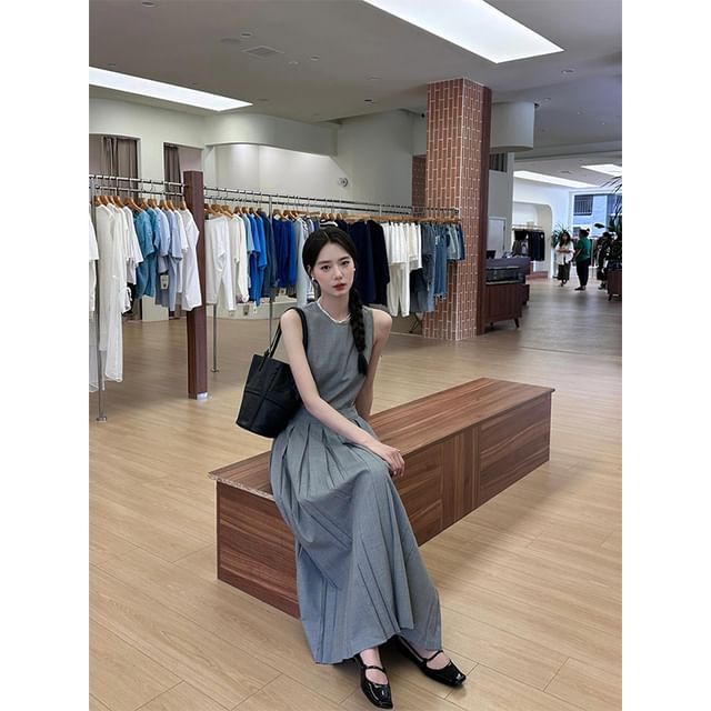 Crew Neck Sleeveless Maxi A-Line Dress