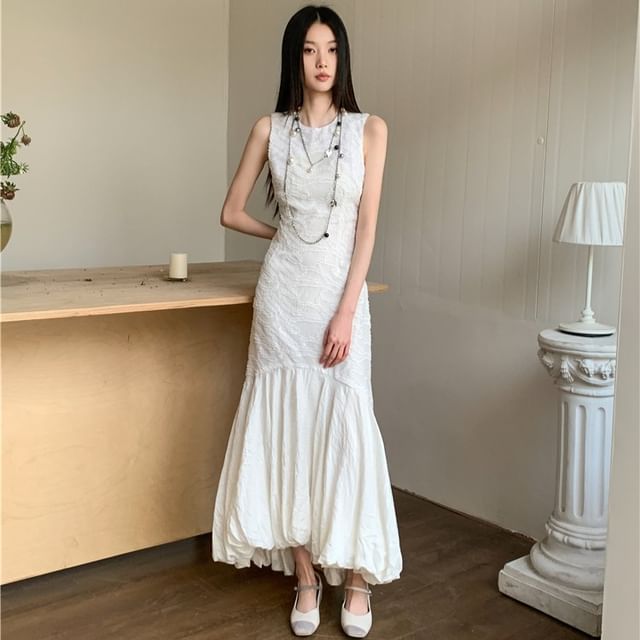 Crewneck Lace Sleeveless Mermaid Maxi Gown