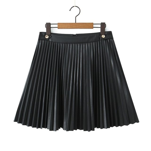 Plus Size Faux Leather Pleated Mini Skirt