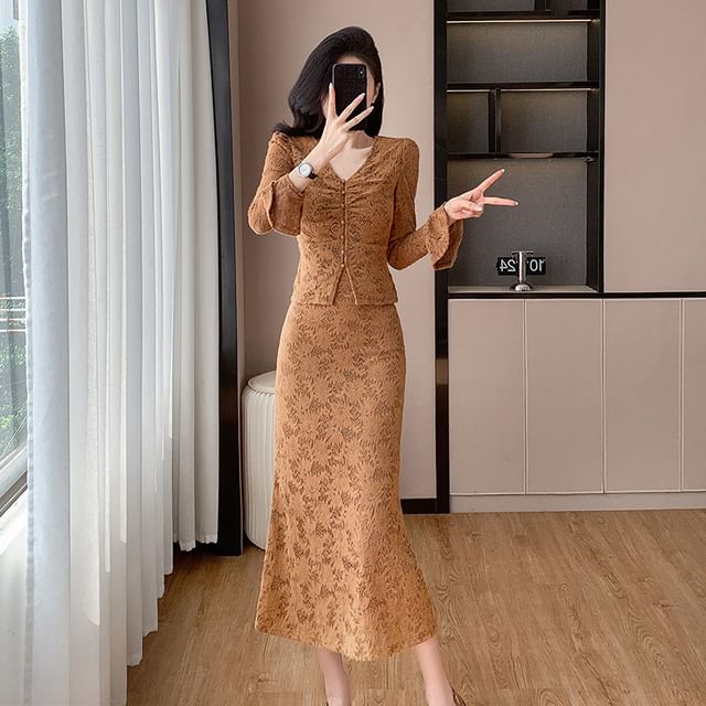 Elegant V-Neck Lace Ensemble with Fitted Midi Skirt