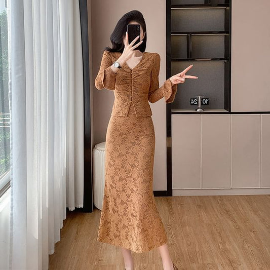 Elegant V-Neck Lace Ensemble with Fitted Midi Skirt