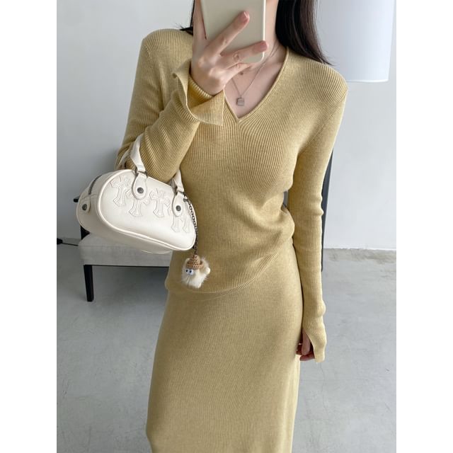 Long-Sleeve V-Neck Sweater with Maxi Pencil Skirt