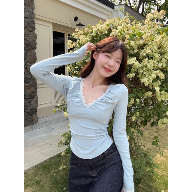V-Neck Ruched Lace Trim Long-Sleeved Tee