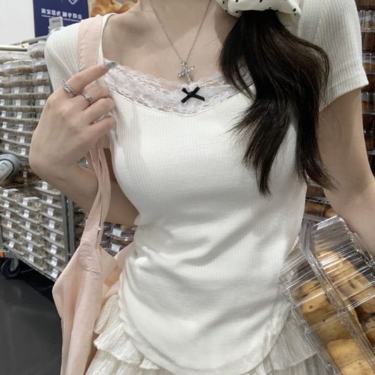 Short-Sleeved V-Neck Lace Trim Crop Top