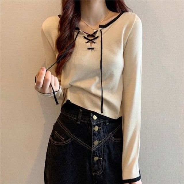 Contrast Trim Lace-Up Long-Sleeved Knit Top