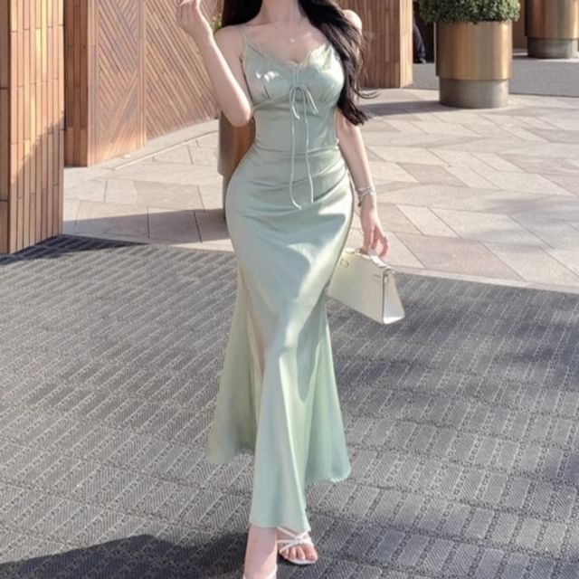 Spaghetti Strap V-Neck Plain Lace Panel Satin Maxi Mermaid Dress