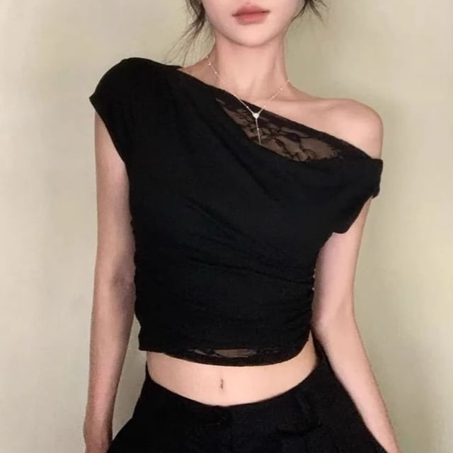 One-Shoulder Cropped Lace Trim Tee