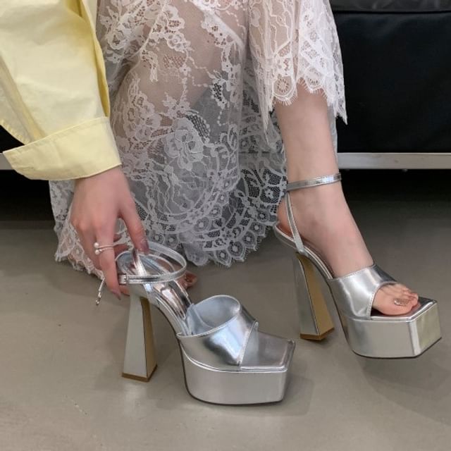 Block Heel Square Toe Sandals