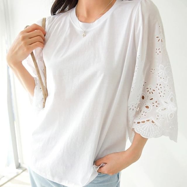 Perforated Plain 3/4-Sleeved Crewneck Blouse