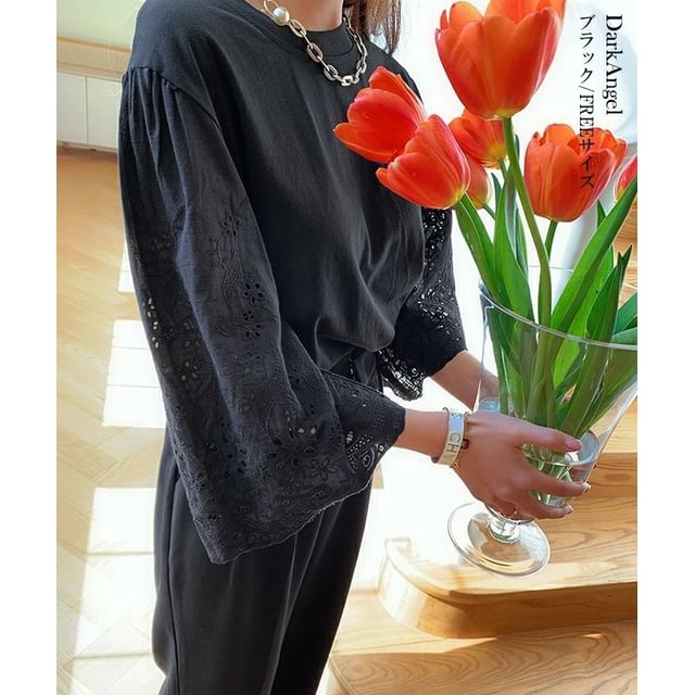 Perforated Plain 3/4-Sleeved Crewneck Blouse
