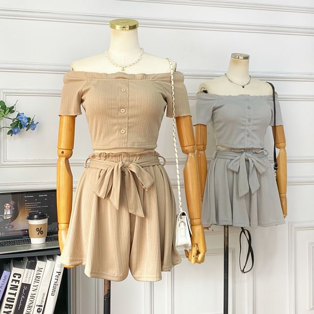 Set: Off-Shoulder Buttoned Crop Top + Elastic-Waist Shorts