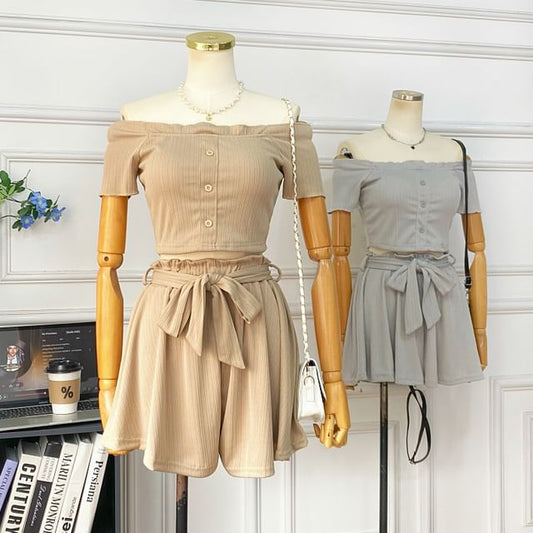 Set: Off-Shoulder Buttoned Crop Top + Elastic-Waist Shorts